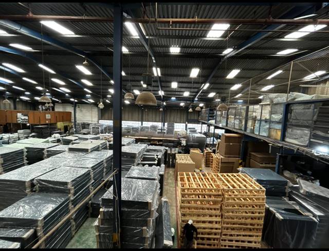 2,900M² WAREHOUSE TO LET IN KEW